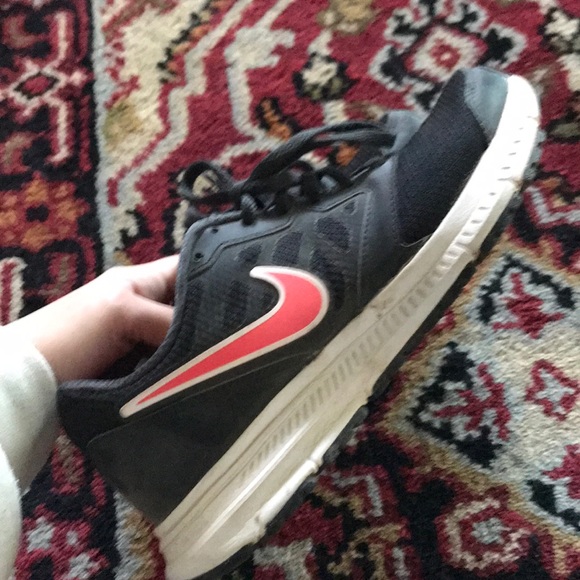 Nike Shoes - Nike’s size 6 barley worn
